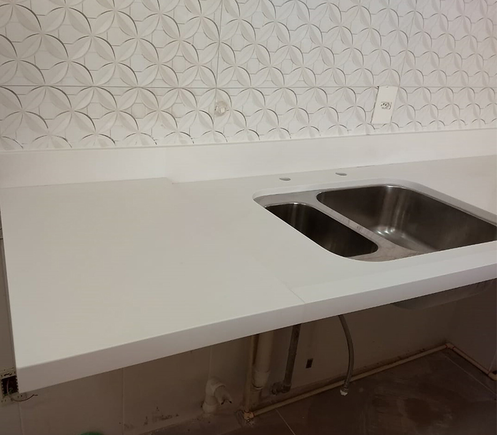 Cozinha com bancada de pedra sob medida (projeto 06)